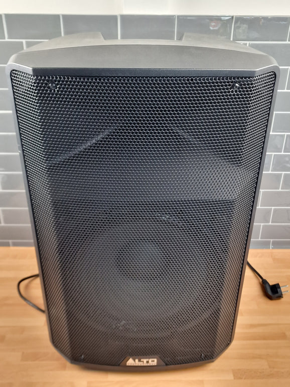 Altavoz autoamplificado de 700 W, 12" y 2 vías, con limitación de señal