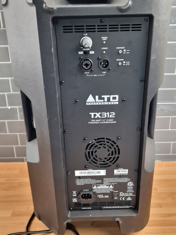 Altavoz autoamplificado de 700 W, 12" y 2 vías, con limitación de señal